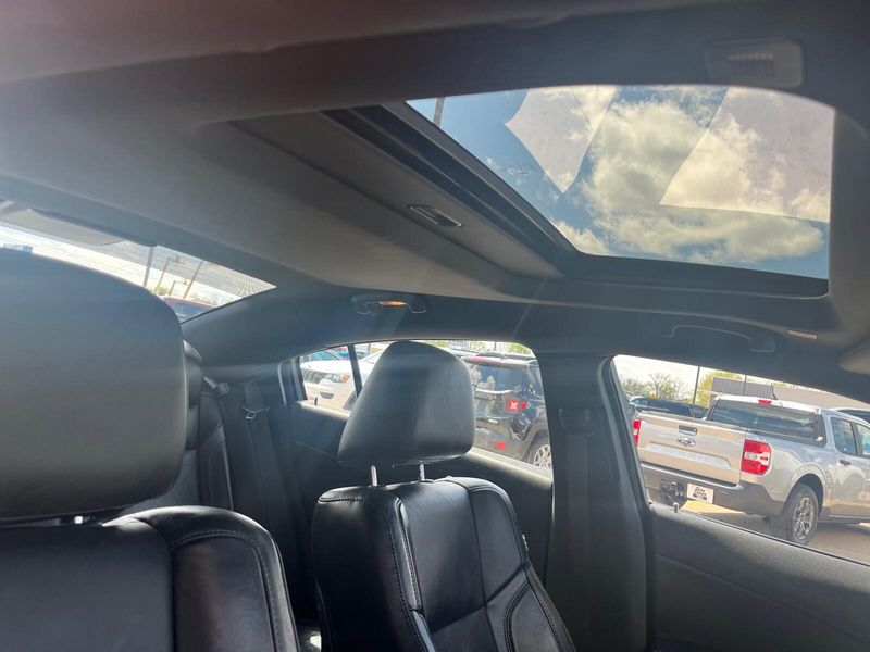 2022 Dodge Charger SXTImage 6