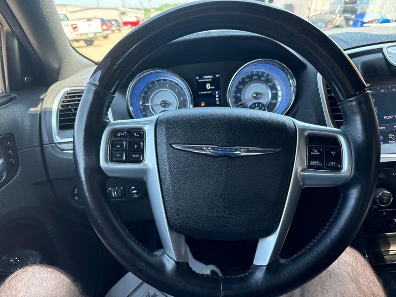 Used 2014 Chrysler 300C 300CImage 16