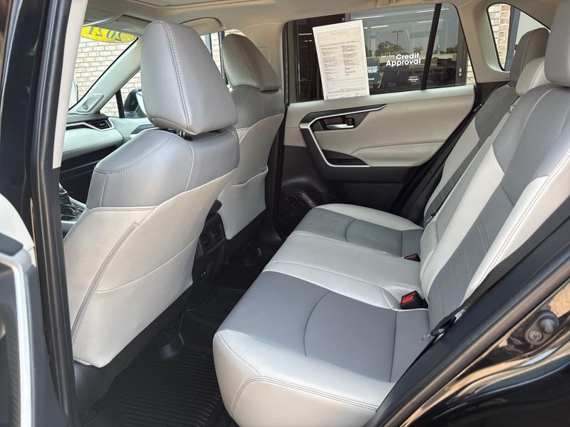 Used 2021 Toyota RAV4 XLE PremiumImage 4