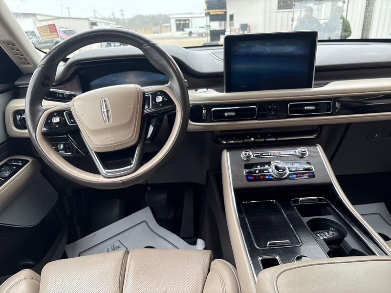 Used 2021 Lincoln Aviator ReserveImage 6