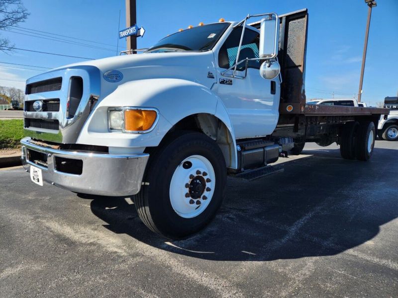 2011 Ford F-750 Image 1