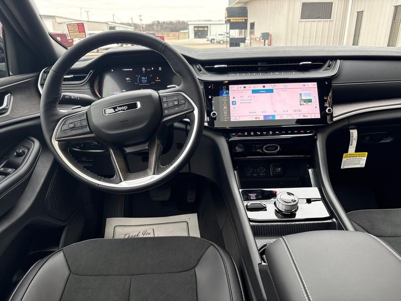 New 2026 Jeep Grand Cherokee Laredo Altitude 4x4Image 5