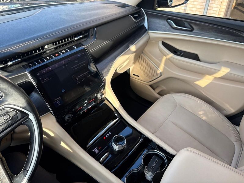 Used 2021 Jeep Grand Cherokee L LimitedImage 19