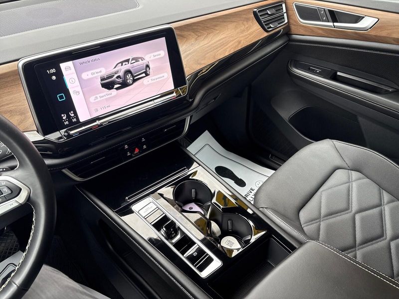 Used 2024 Volkswagen Atlas 2.0T SE w/TechnologyImage 16