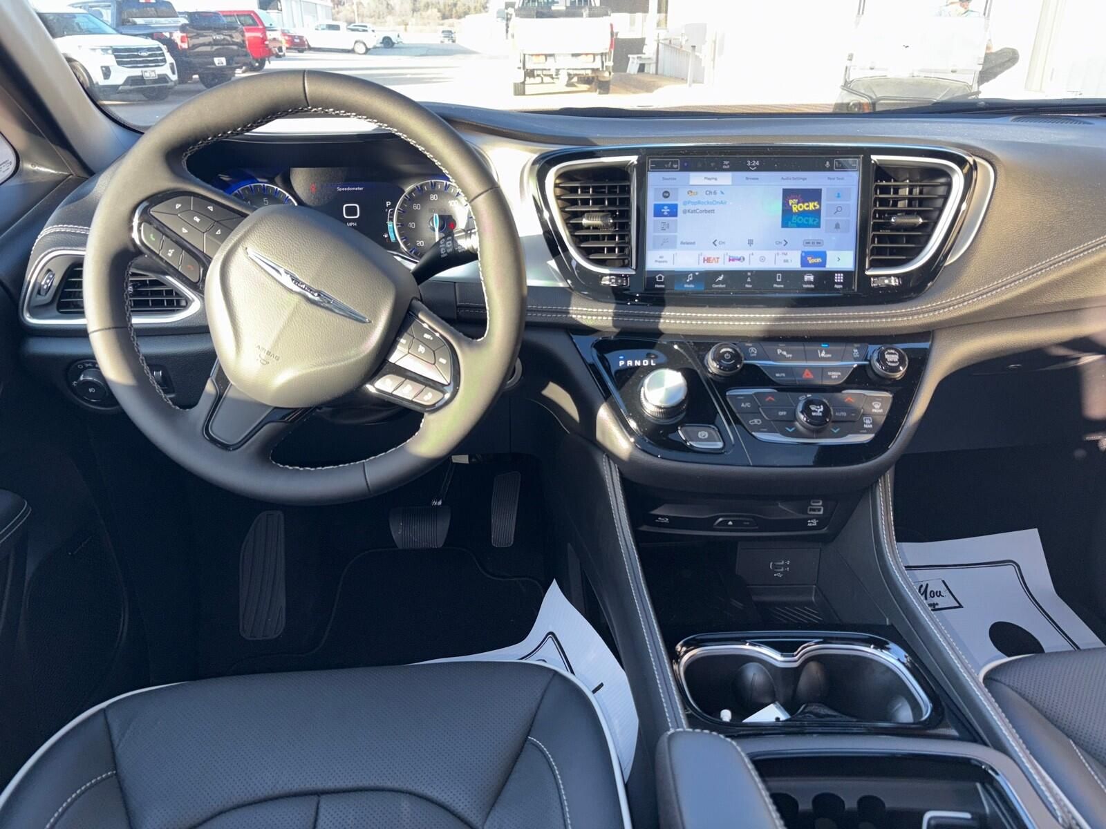 2026 Chrysler Pacifica Limited - Photo 7