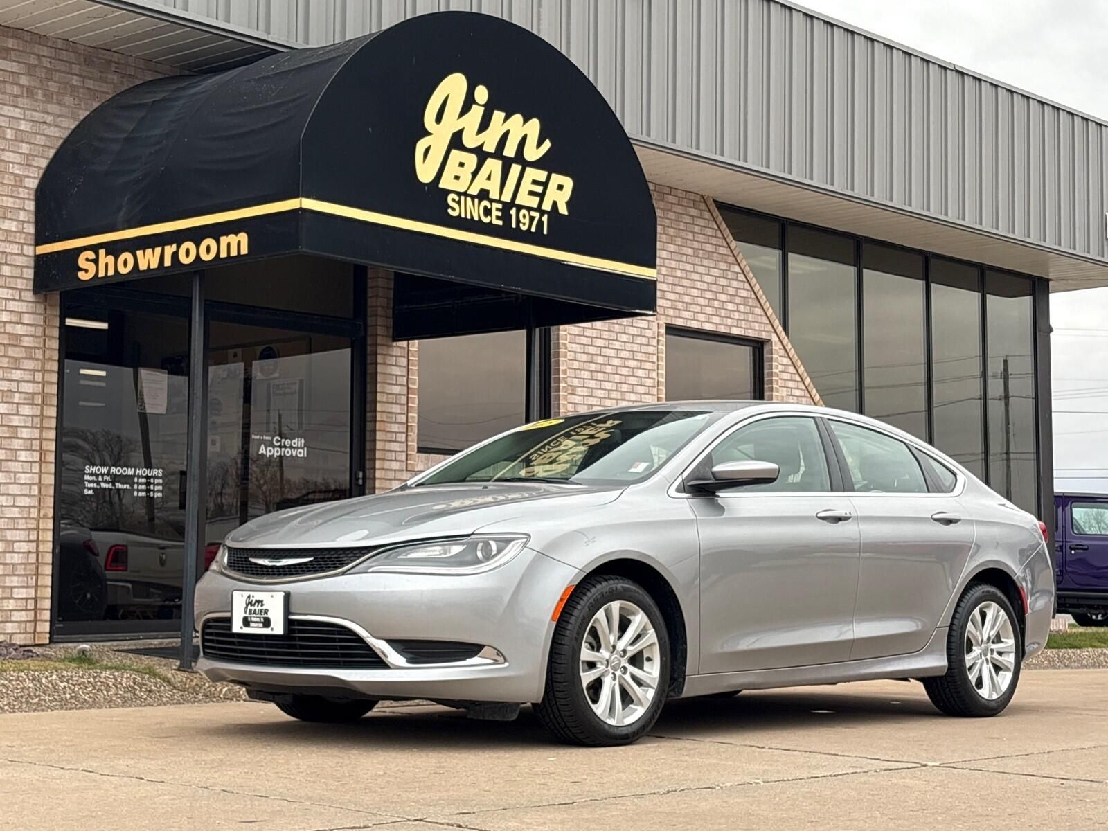 2015 Chrysler 200 Limited's photo