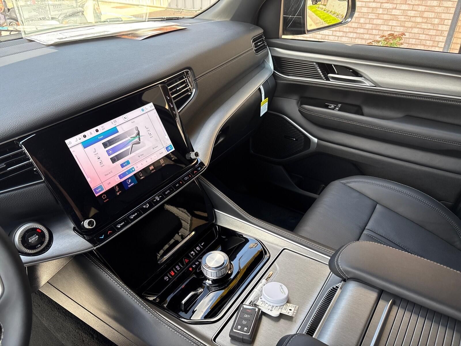 2025 Jeep Wagoneer L Series II - Photo 21