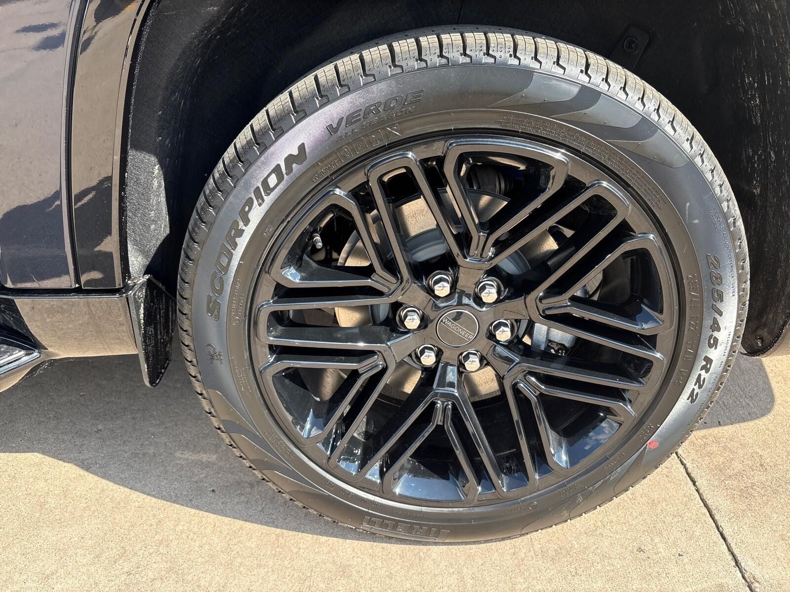 2025 Jeep Wagoneer L Series II - Photo 16