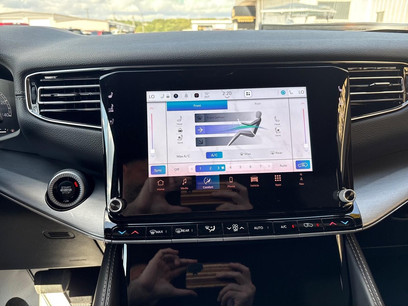 2025 Jeep Wagoneer L Series II - Photo 24