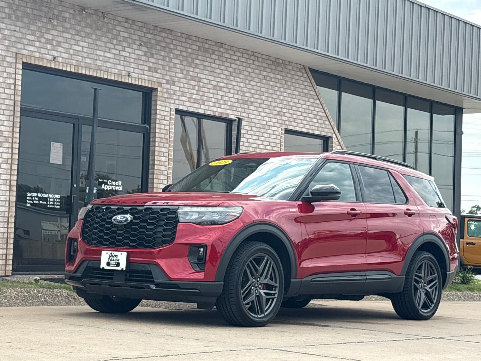 2025 Ford Explorer ST-Line