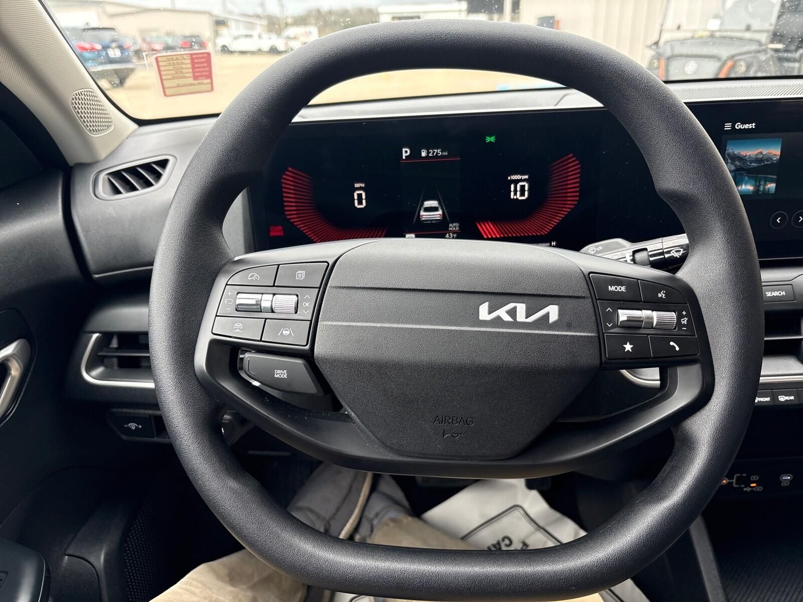 2025 Kia K4 LXS - Photo 13