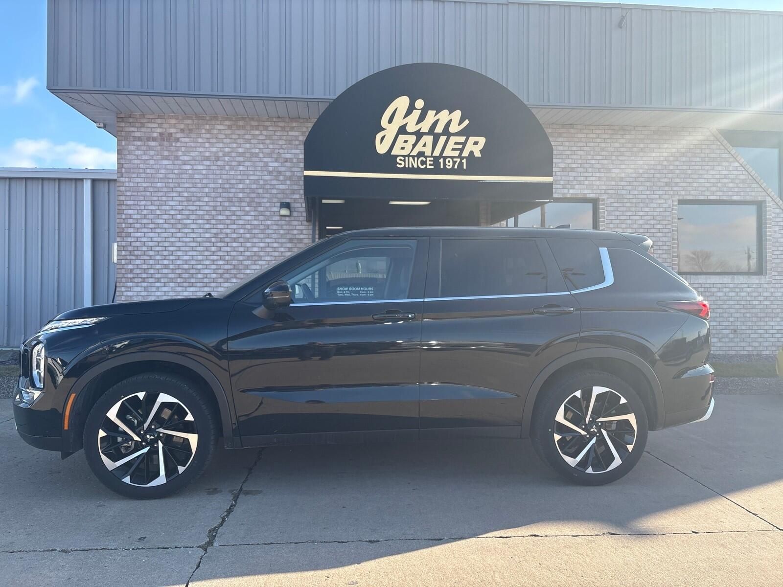 2024 Mitsubishi Outlander SE's photo