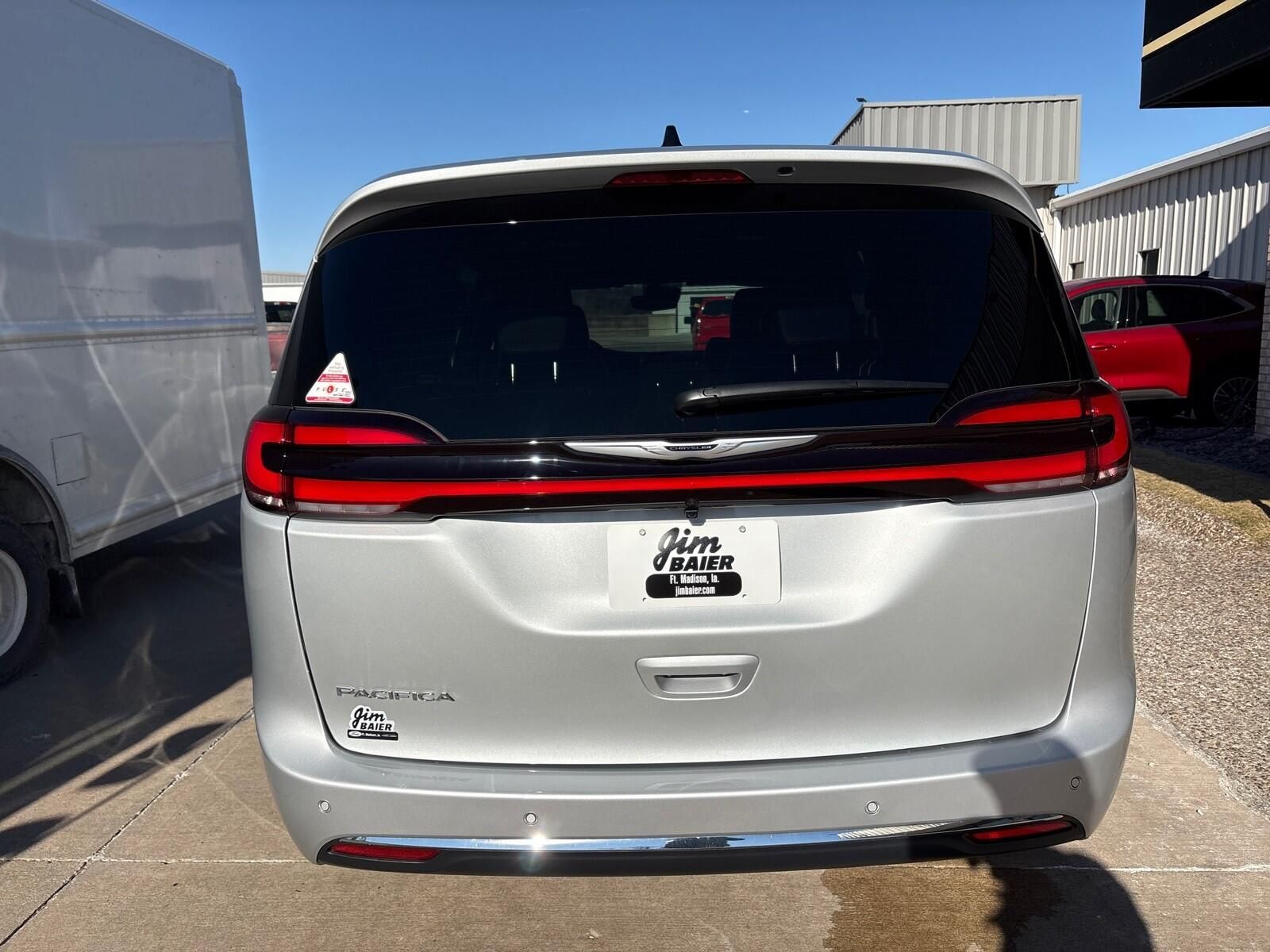 2026 Chrysler Pacifica Select - Photo 10