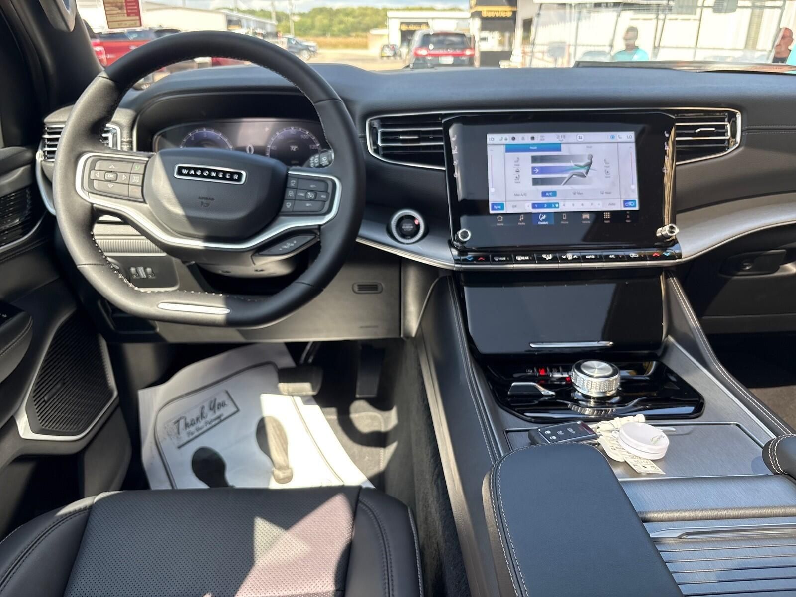 2025 Jeep Wagoneer L Series II - Photo 8