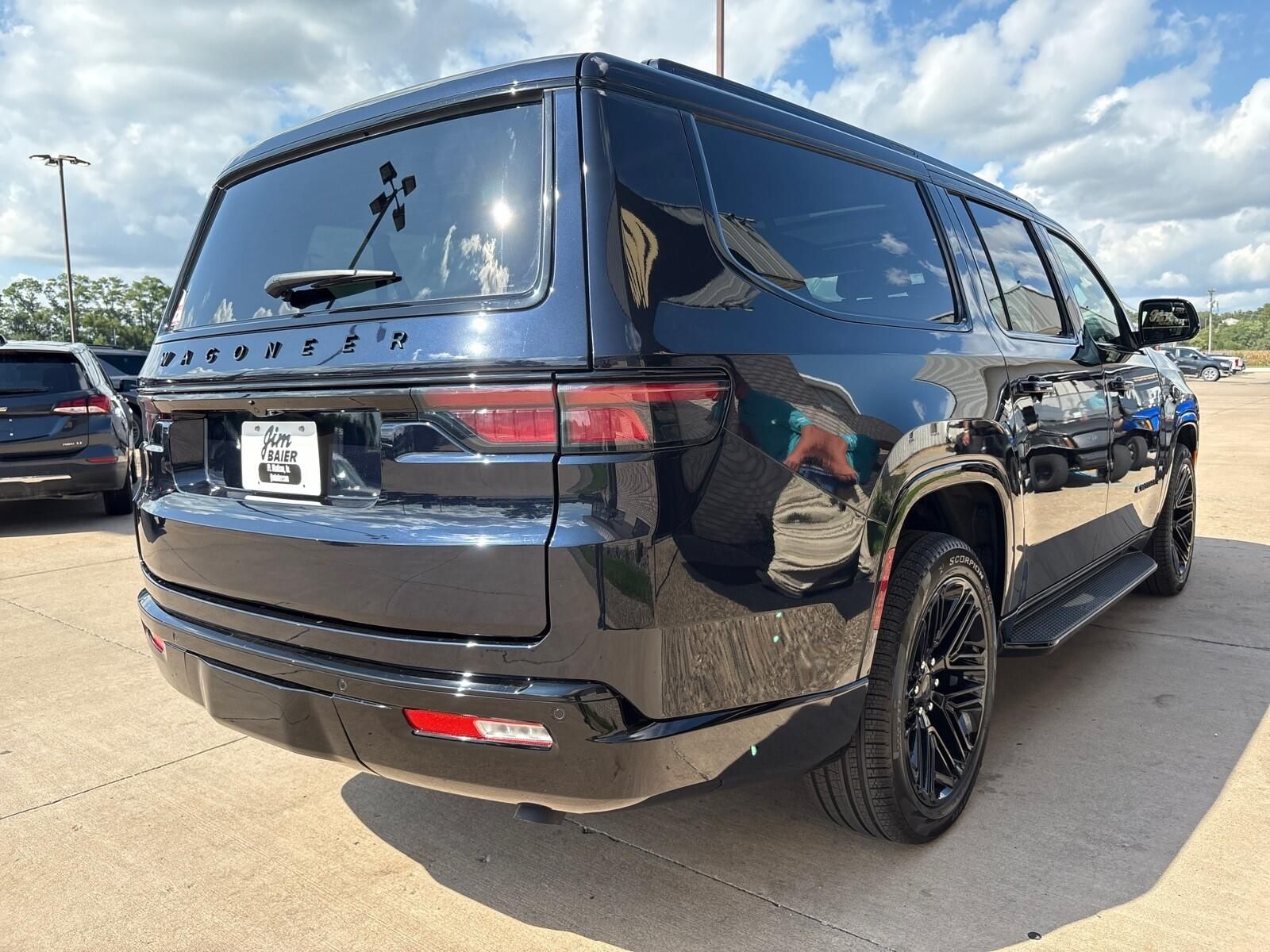 2025 Jeep Wagoneer L Series II - Photo 12