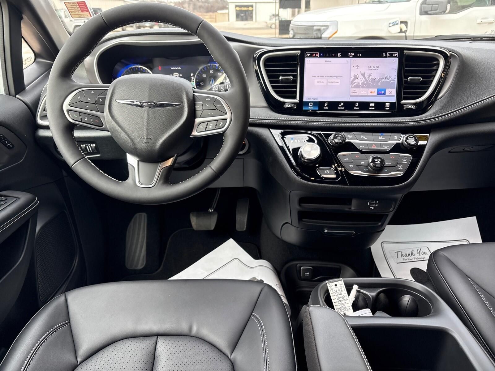 2026 Chrysler Pacifica Select - Photo 6