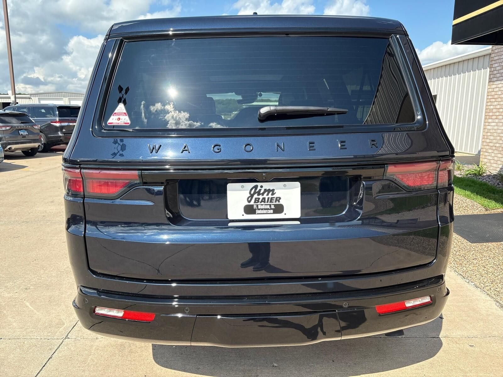 2025 Jeep Wagoneer L Series II - Photo 13