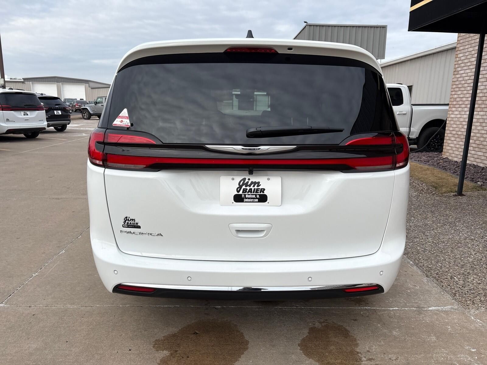 2026 Chrysler Pacifica Select - Photo 10