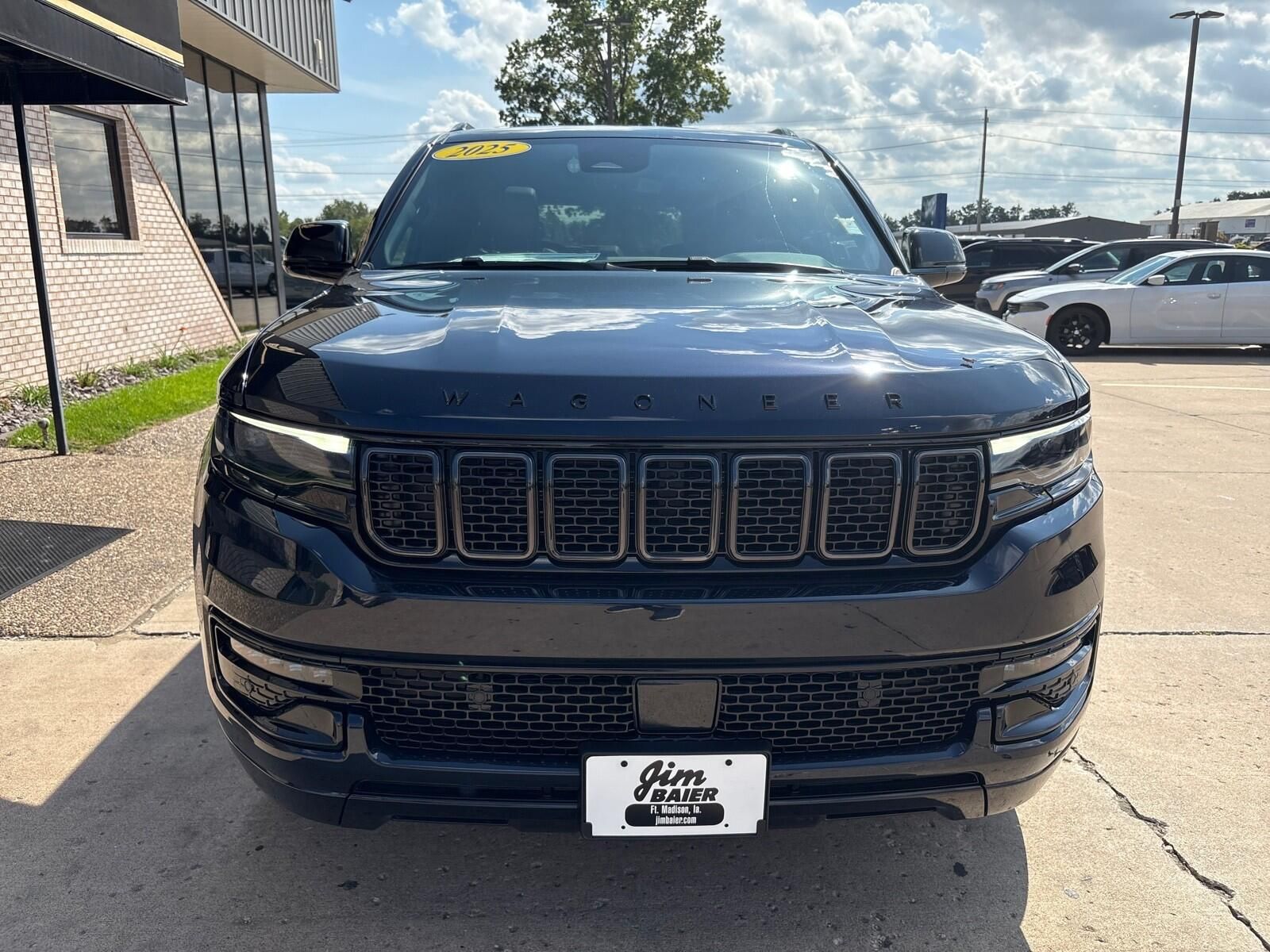 2025 Jeep Wagoneer L Series II - Photo 9