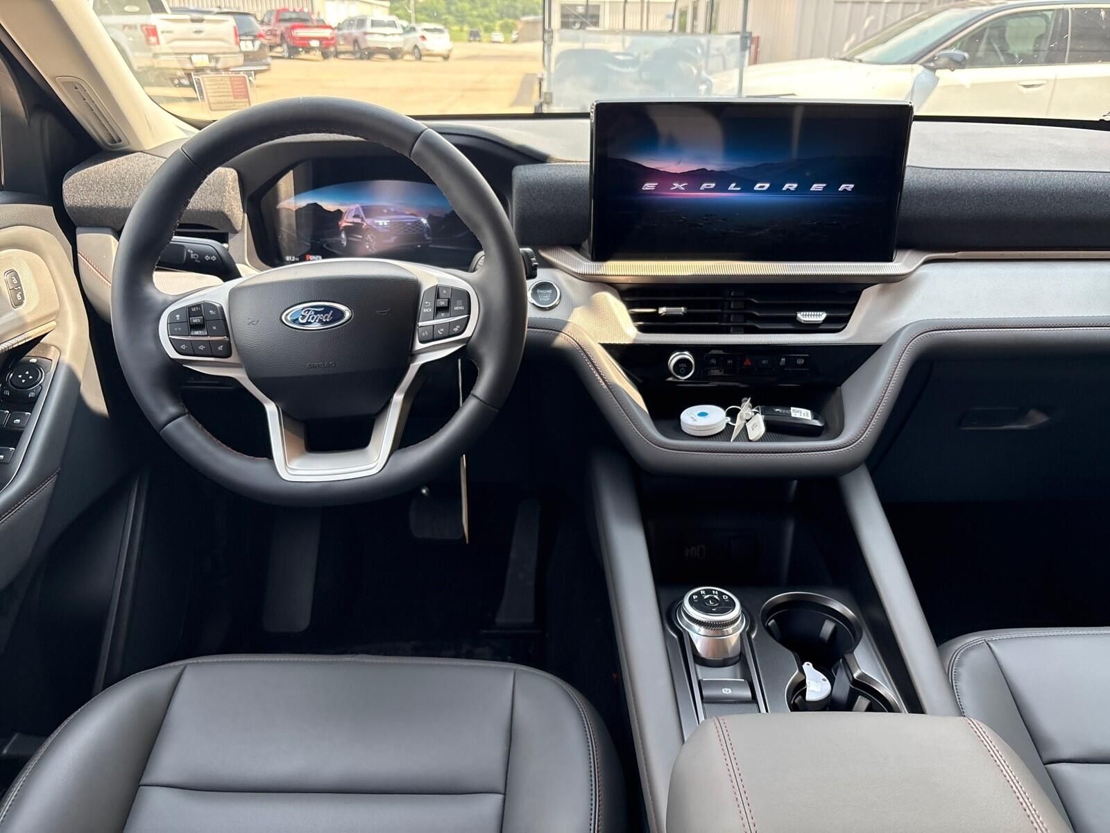 2026 Ford Explorer Active - Photo 6