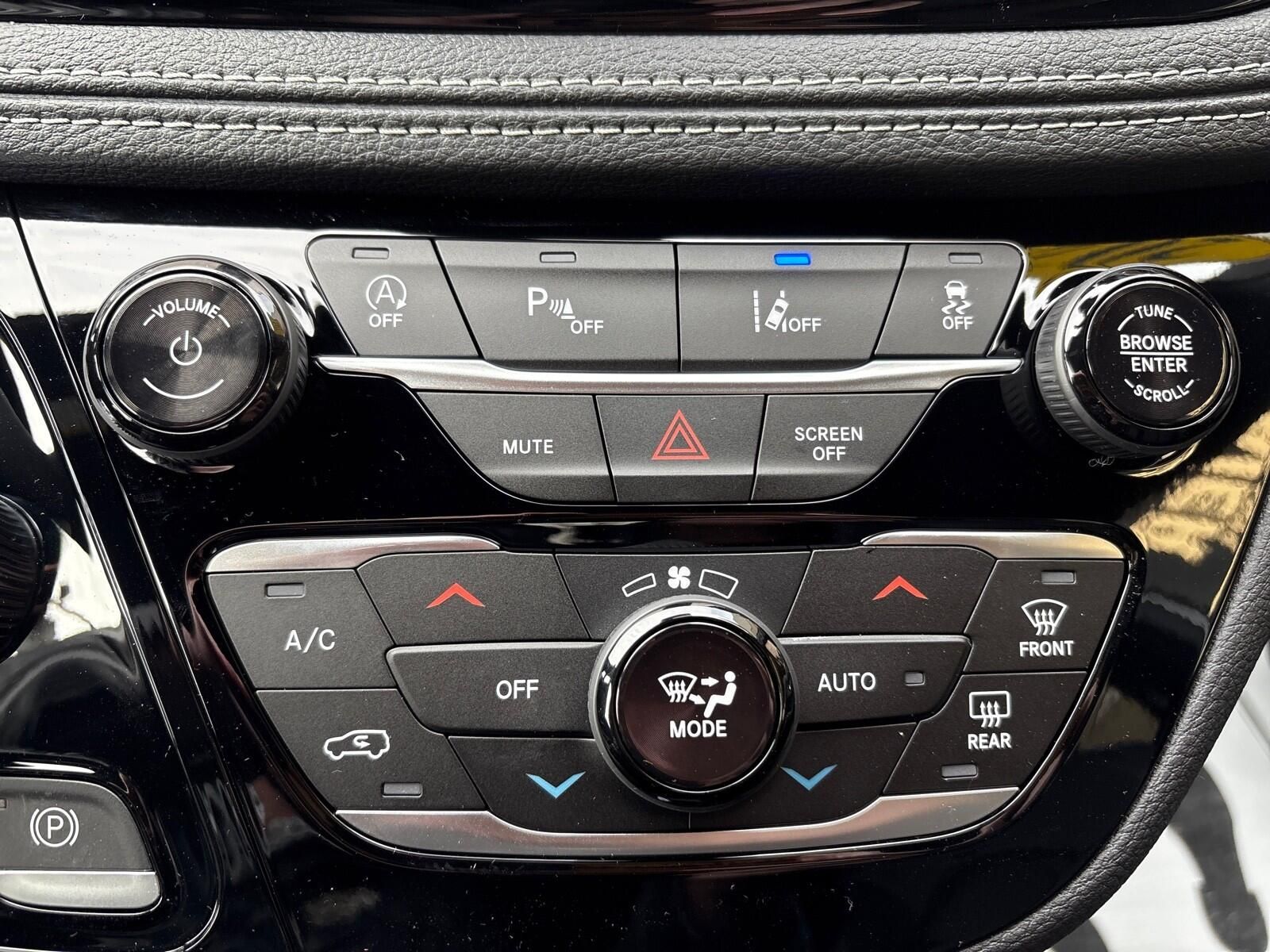 2026 Chrysler Pacifica Select - Photo 19