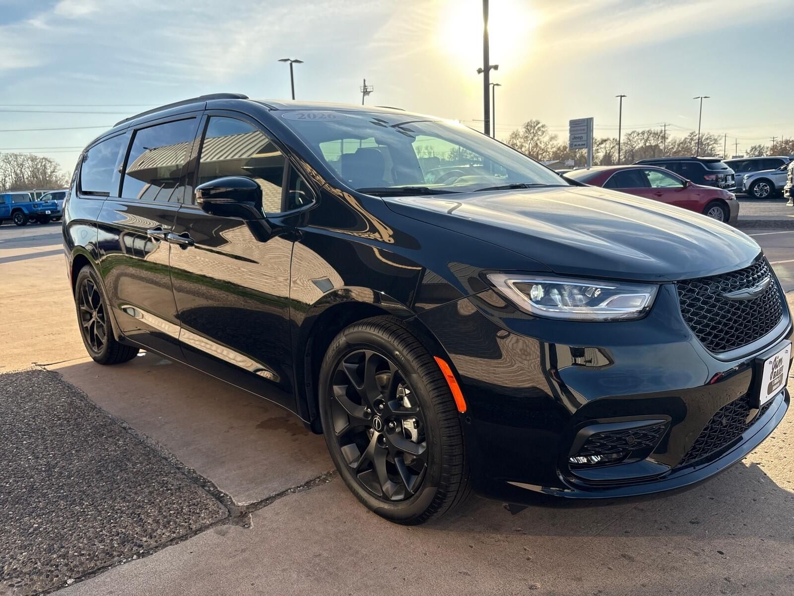 2026 Chrysler Pacifica Limited - Photo 9