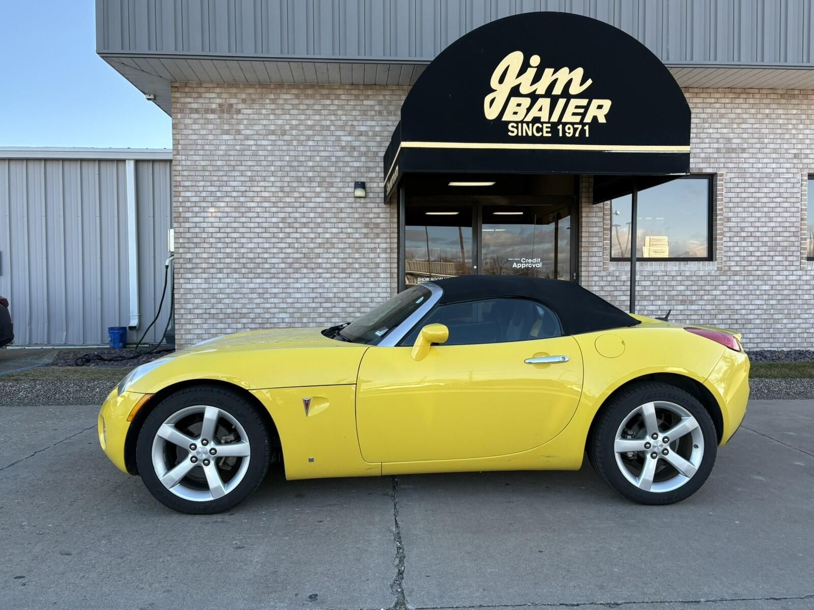 Used 2008 Pontiac Solstice Base with VIN 1G2MB35B98Y113079 for sale in Fort Madison, IA