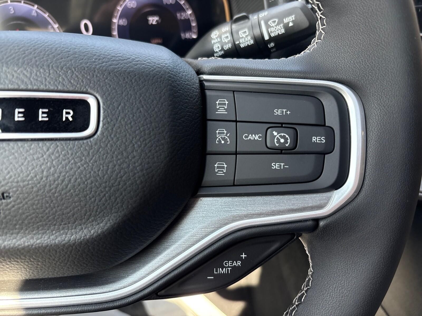 2025 Jeep Wagoneer L Series II - Photo 20