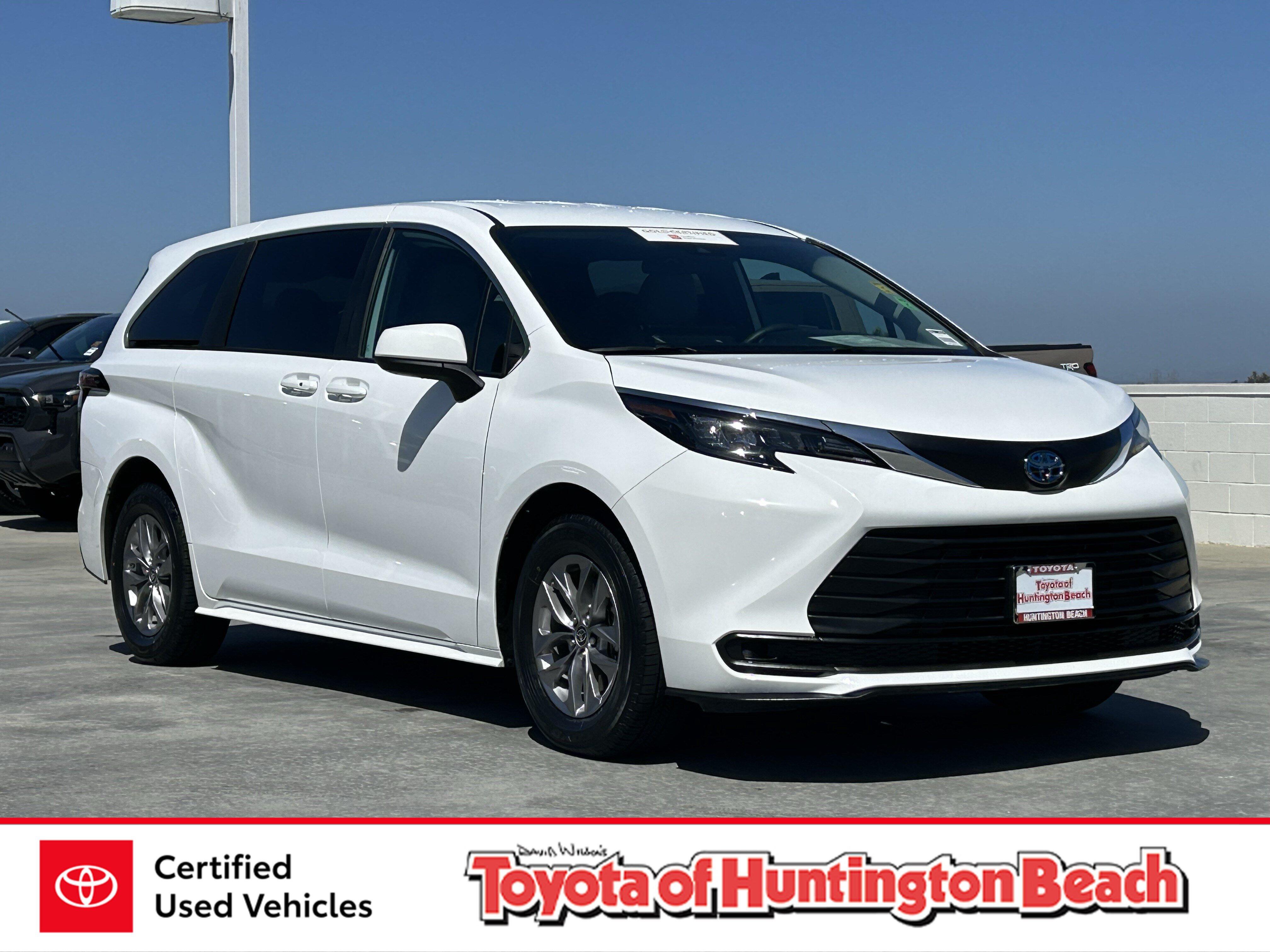 2025 Toyota Sienna LE