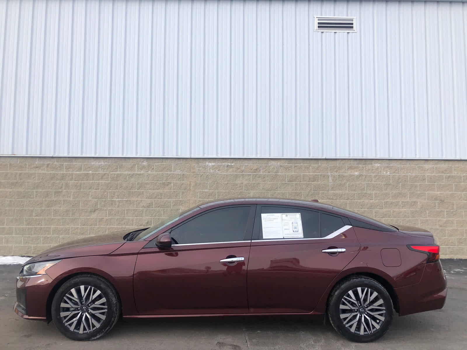 Used 2023 Nissan Altima SV with VIN 1N4BL4DV2PN318749 for sale in Wilmington, OH