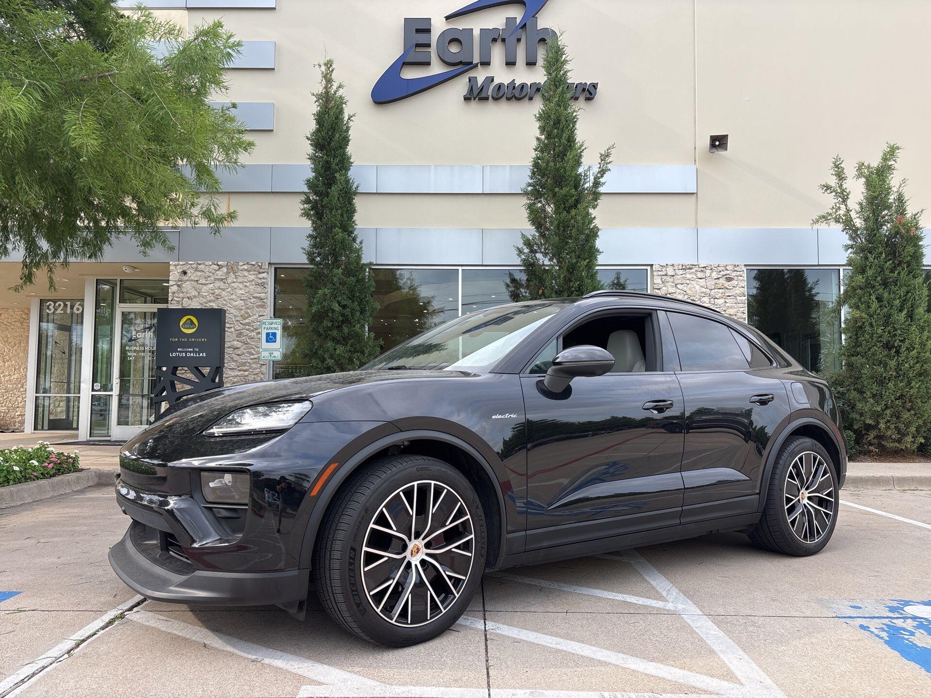 2025 Porsche Macan Macan 4 Electric's photo
