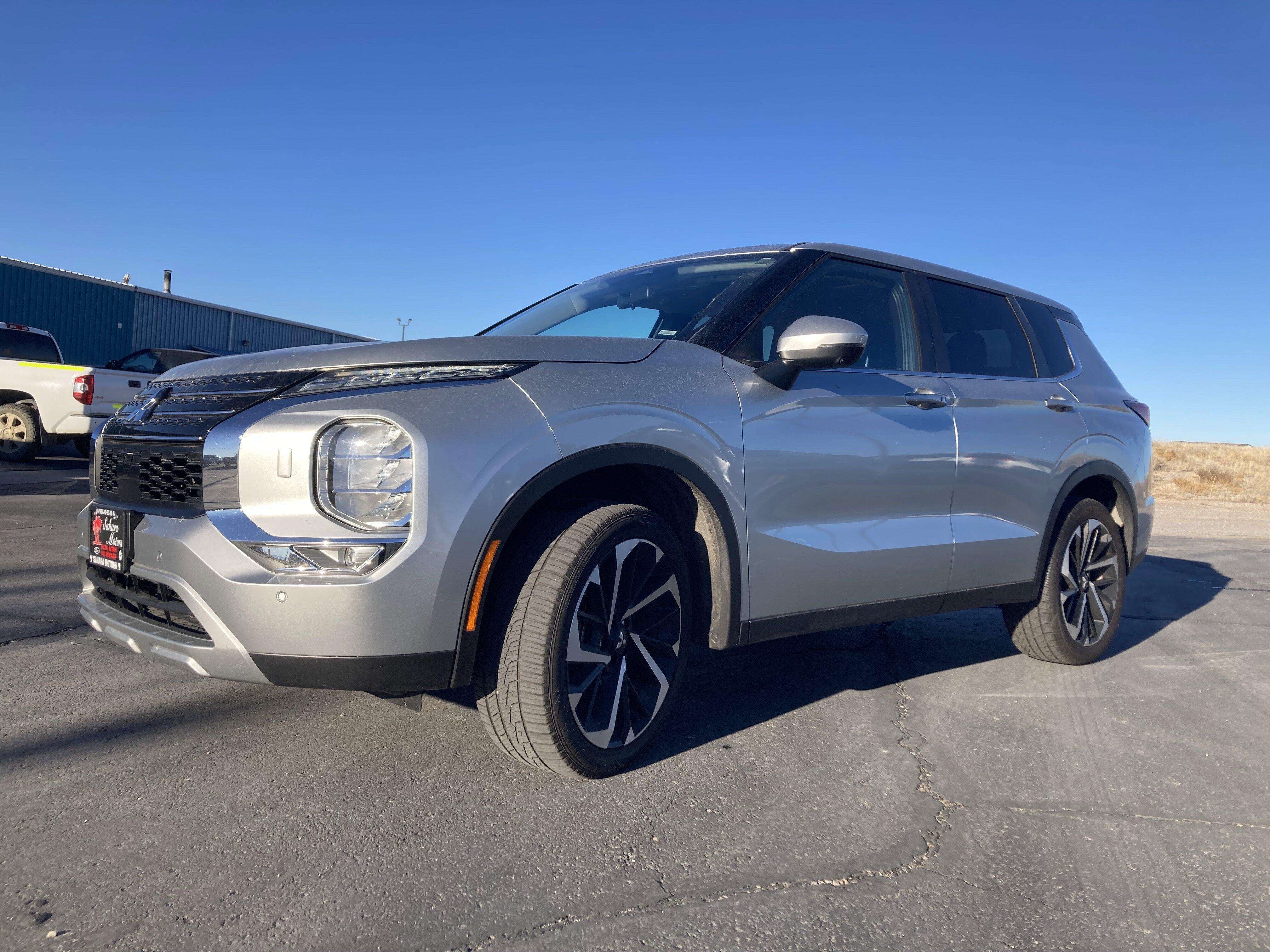 2024 Mitsubishi Outlander SE's photo