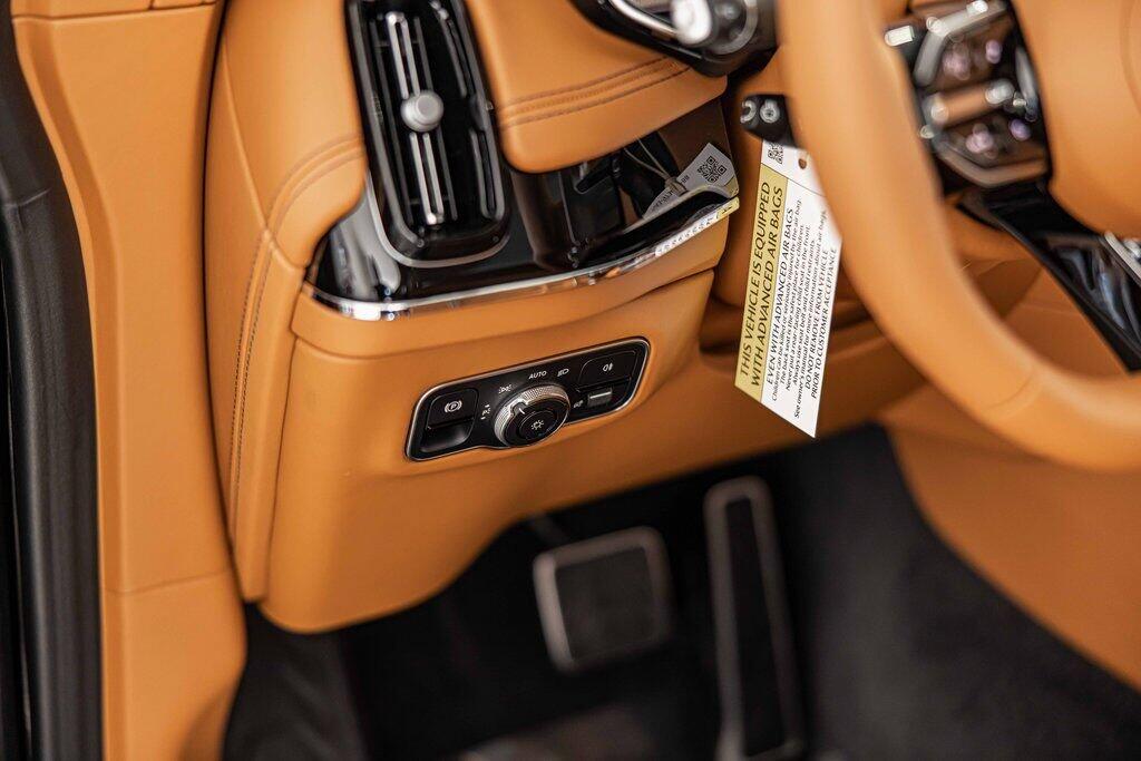2026 Aston Martin DBX 707 - Photo 21