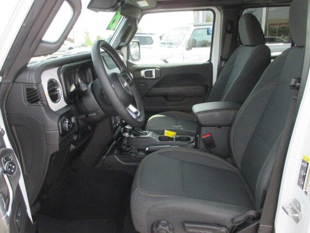 2025 Jeep Wrangler 4-Door Sahara - Photo 16