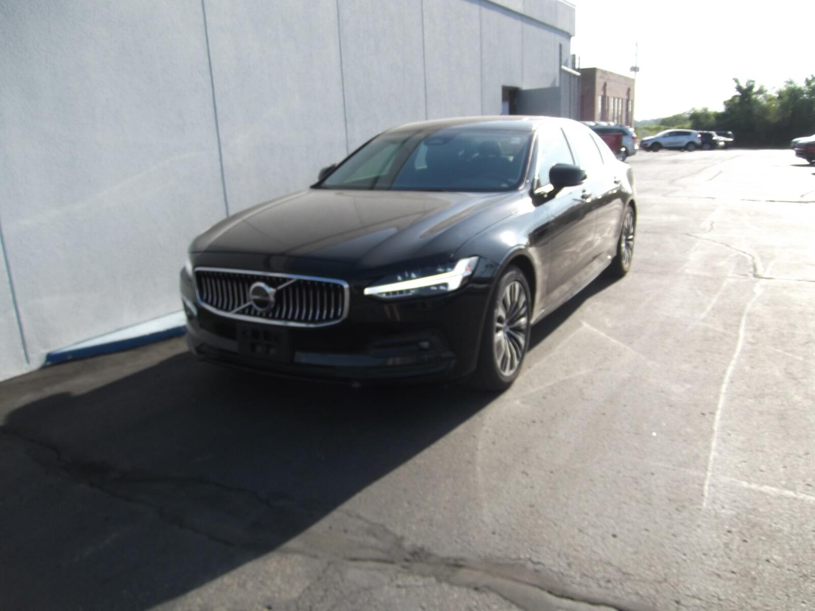 Used 2022 Volvo S90 Momentum with VIN LVY062MK0NP256555 for sale in Kansas City