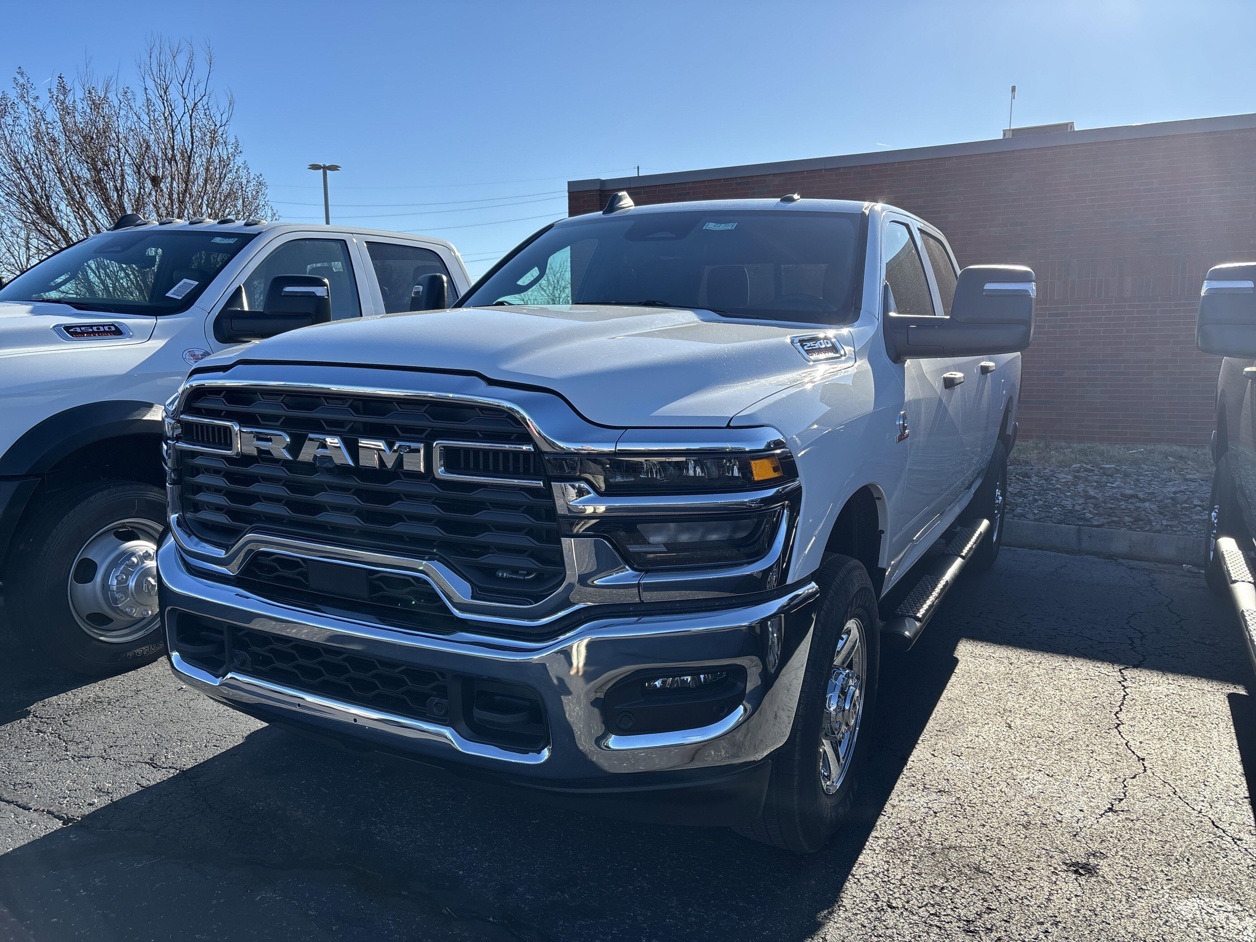 2026 RAM 2500 2500 Tradesman Crew Cab 4x4 6'4' Box