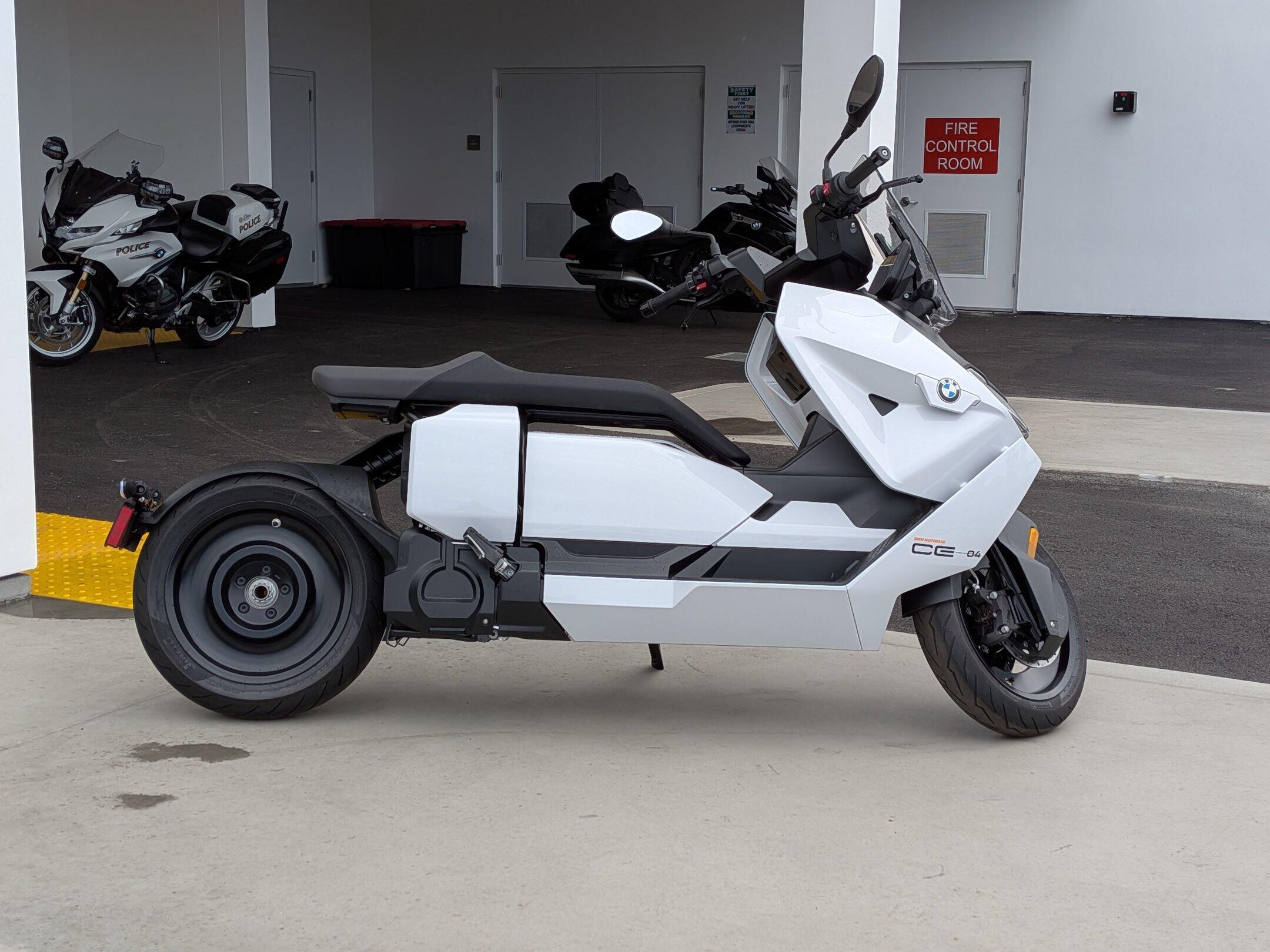 2025 BMW CE 04