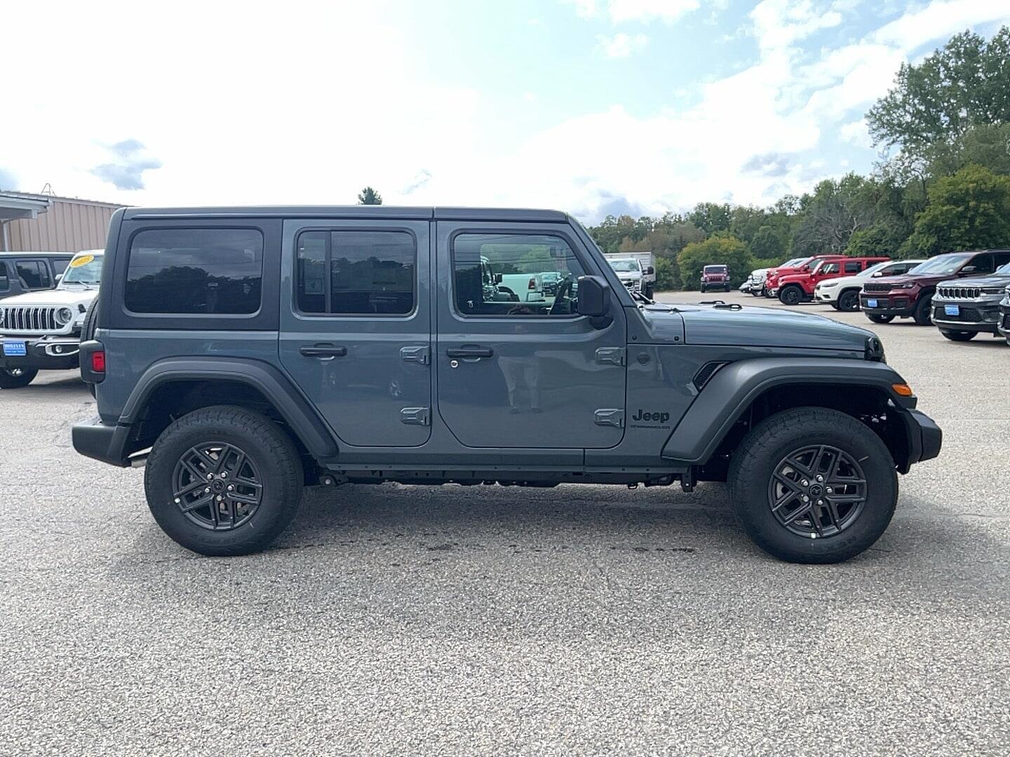 View vehicle photo 4