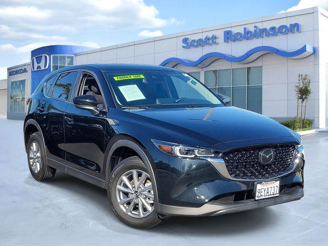 2023 Mazda CX-5 S Preferred package Auto AWD's photo