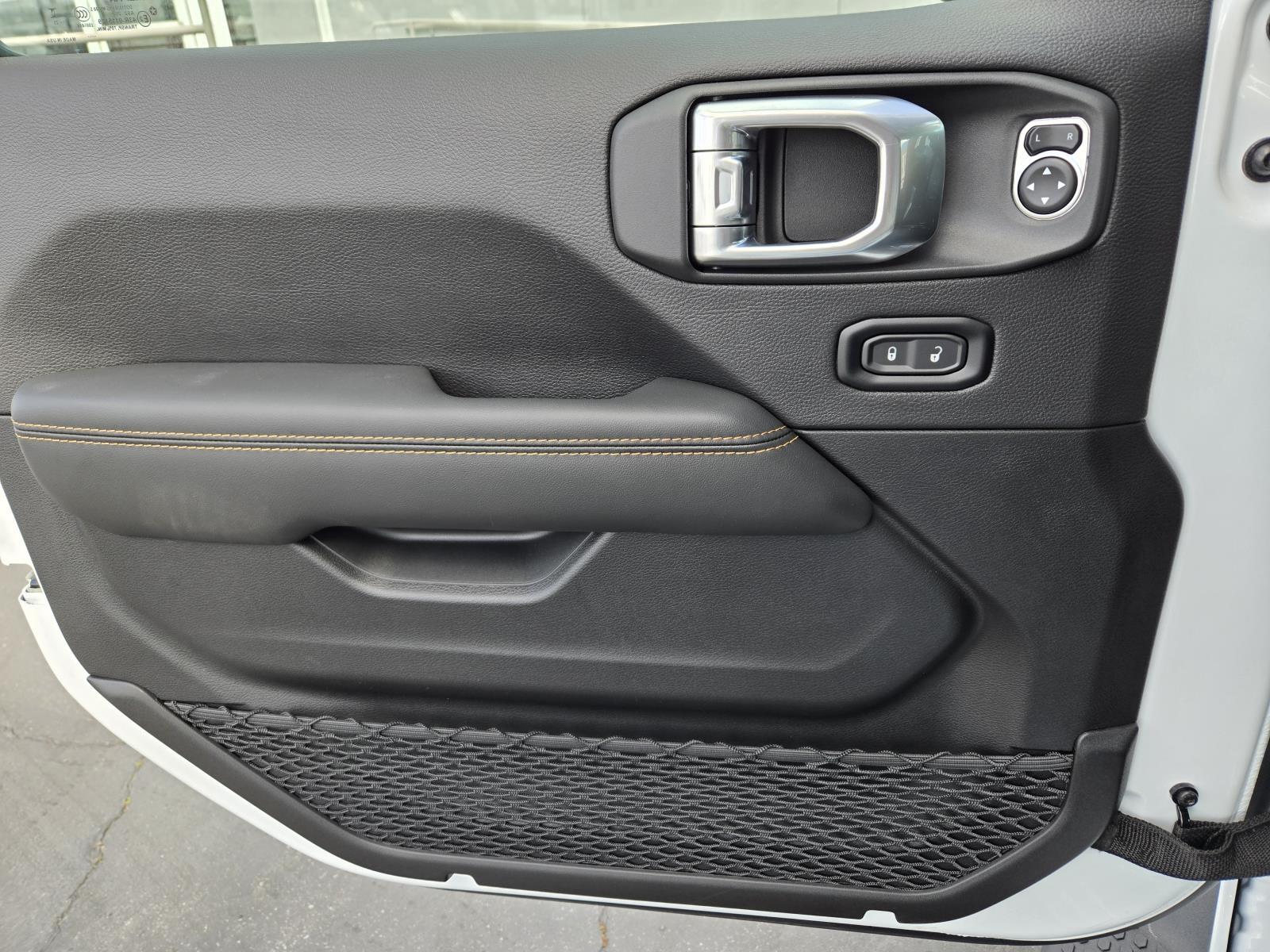 2025 Jeep Wrangler 4-Door Sahara - Photo 22