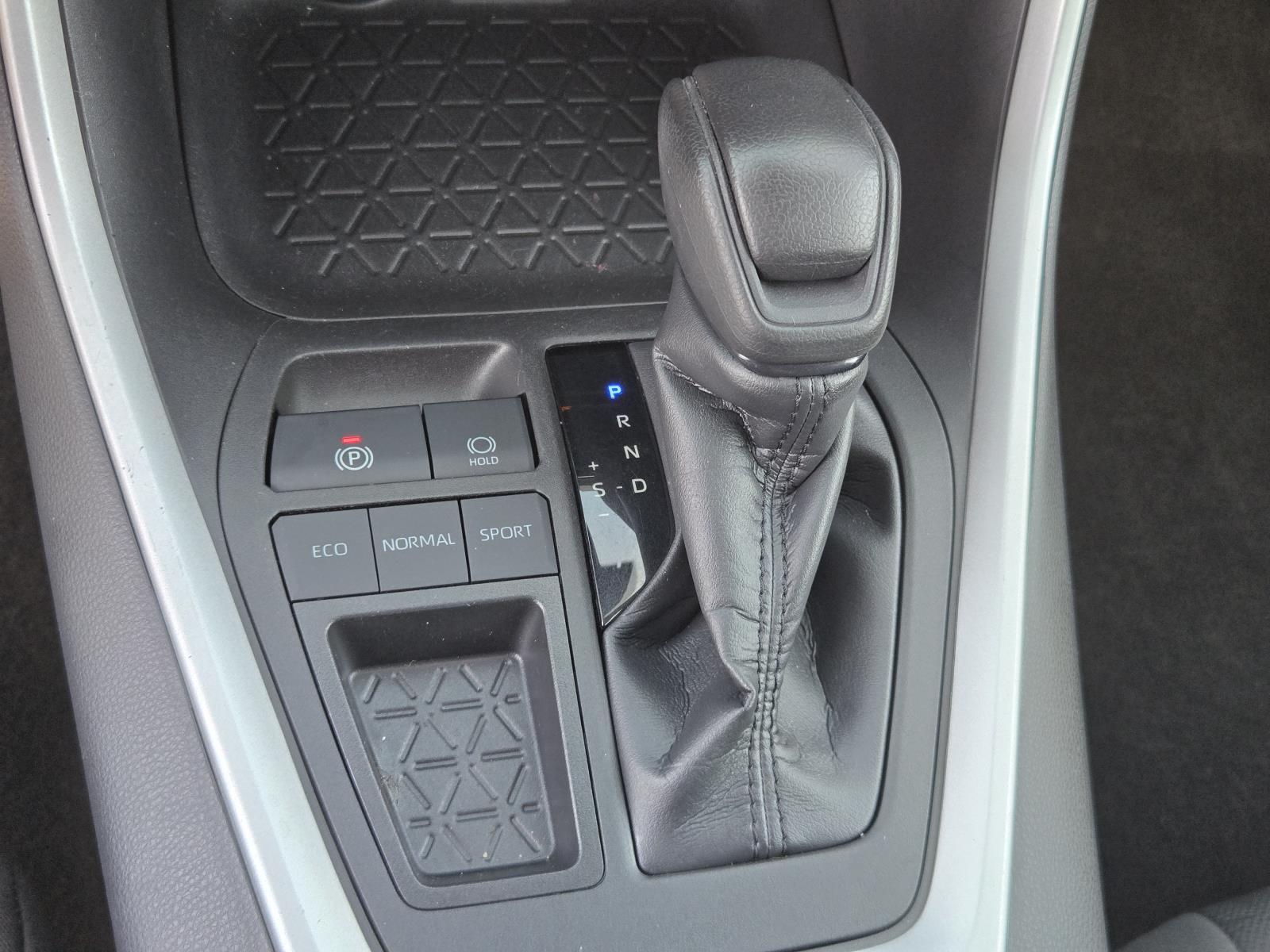 2023 Toyota RAV4 XLE - Photo 14