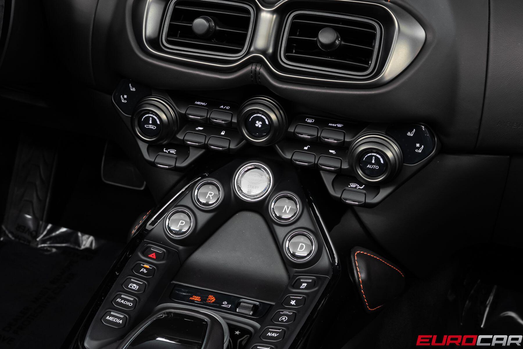 2022 Aston Martin Vantage Roadster *SPECIAL FACTORY PAINT * IMMACULATE CONDITION*Image 33