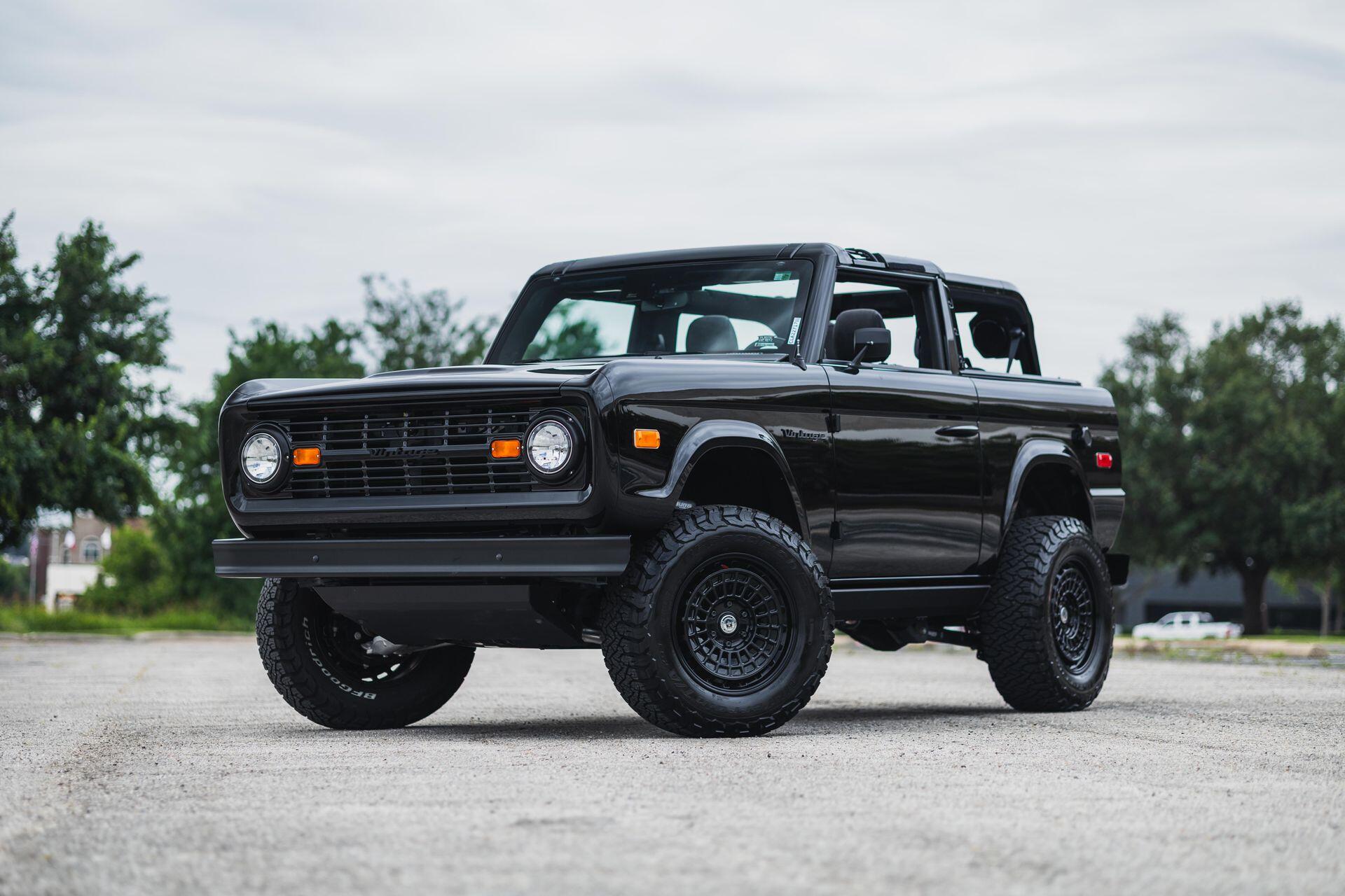 2024 Ford Bronco Black Diamond Mid (322A) 4x4's photo