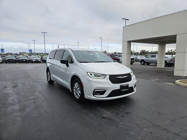 2026 Chrysler Pacifica Select - Photo 7