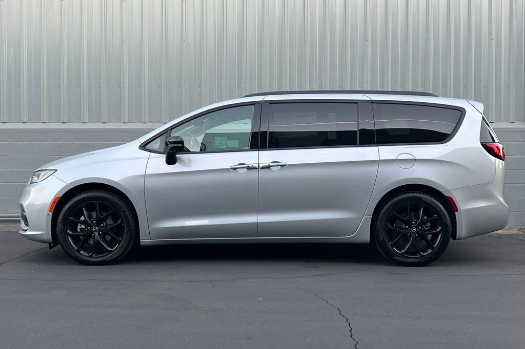2026 Chrysler Pacifica Limited - Photo 7