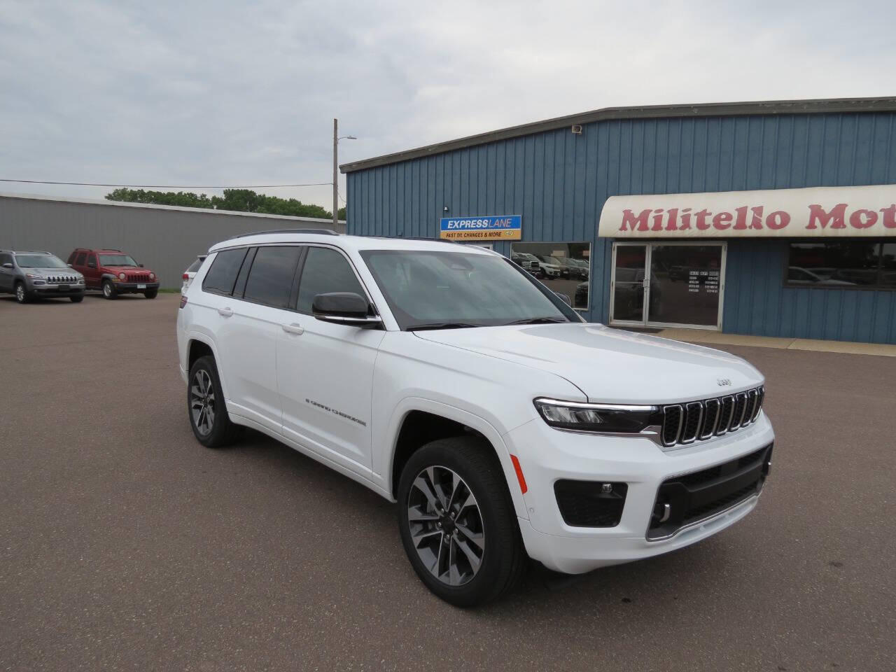 Used 2025 Jeep Grand Cherokee L Overland with VIN 1C4RJKDG6S8666078 for sale in Fairmont, Minnesota