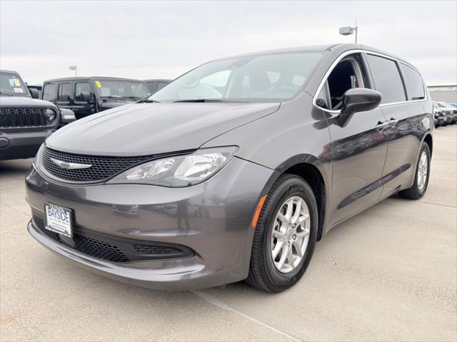 2023 Chrysler Voyager LX's photo