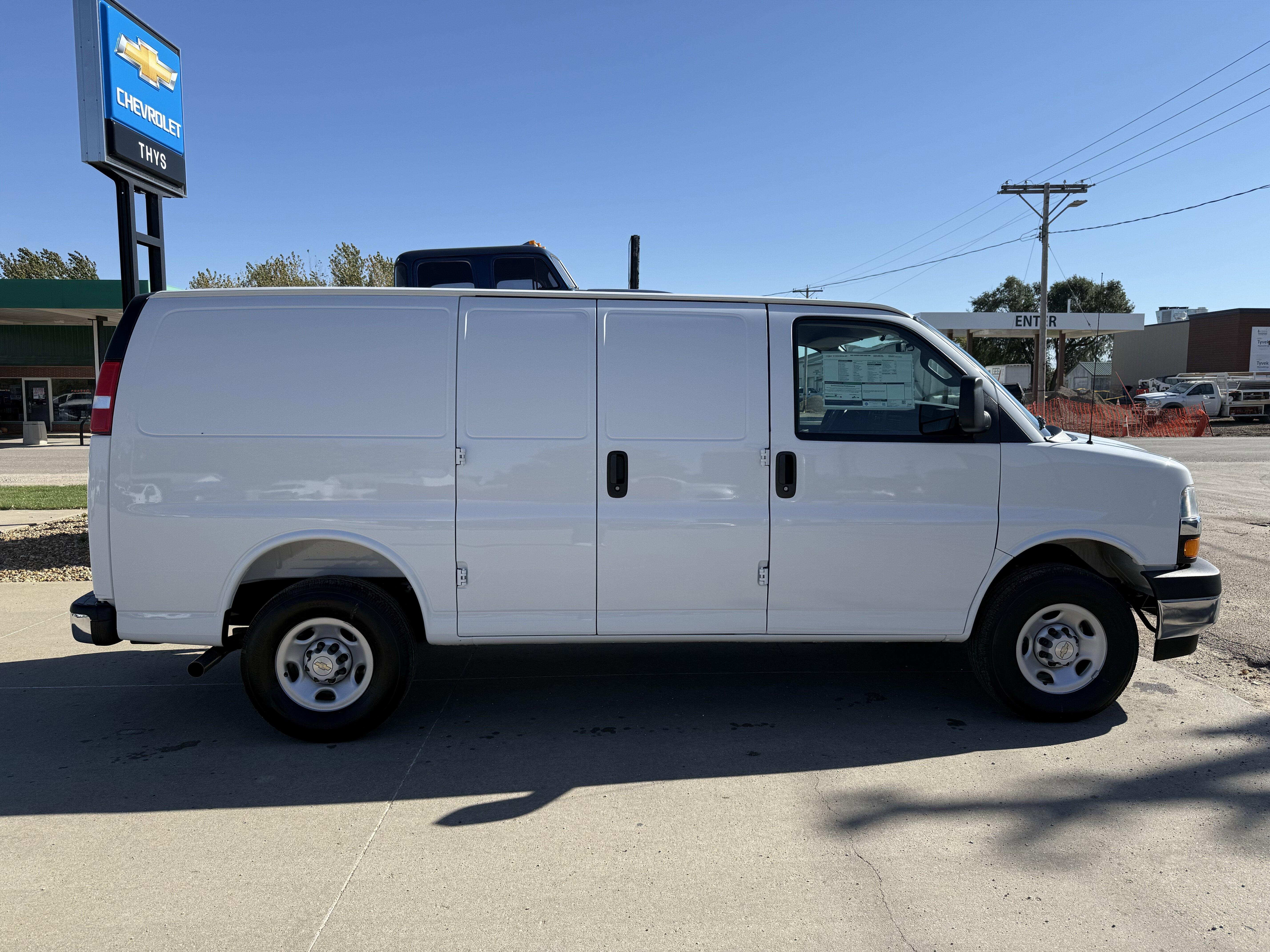2025 Chevrolet Express Cargo Work Van - Photo 8