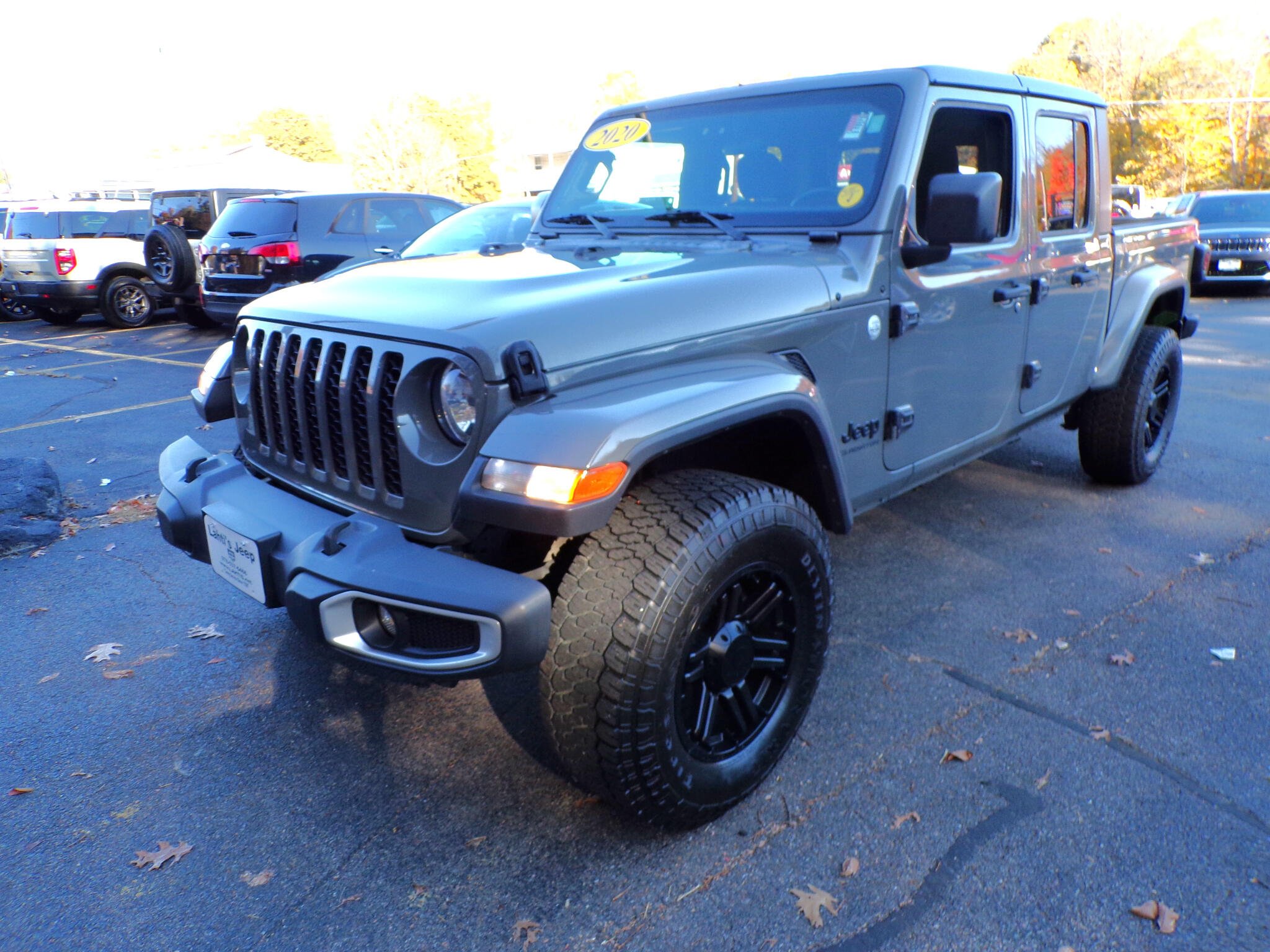 Sting-Gray Clear Coat 2020 Jeep Gladiator Pickup Truck Four-Wheel Drive 8-Speed Automatic