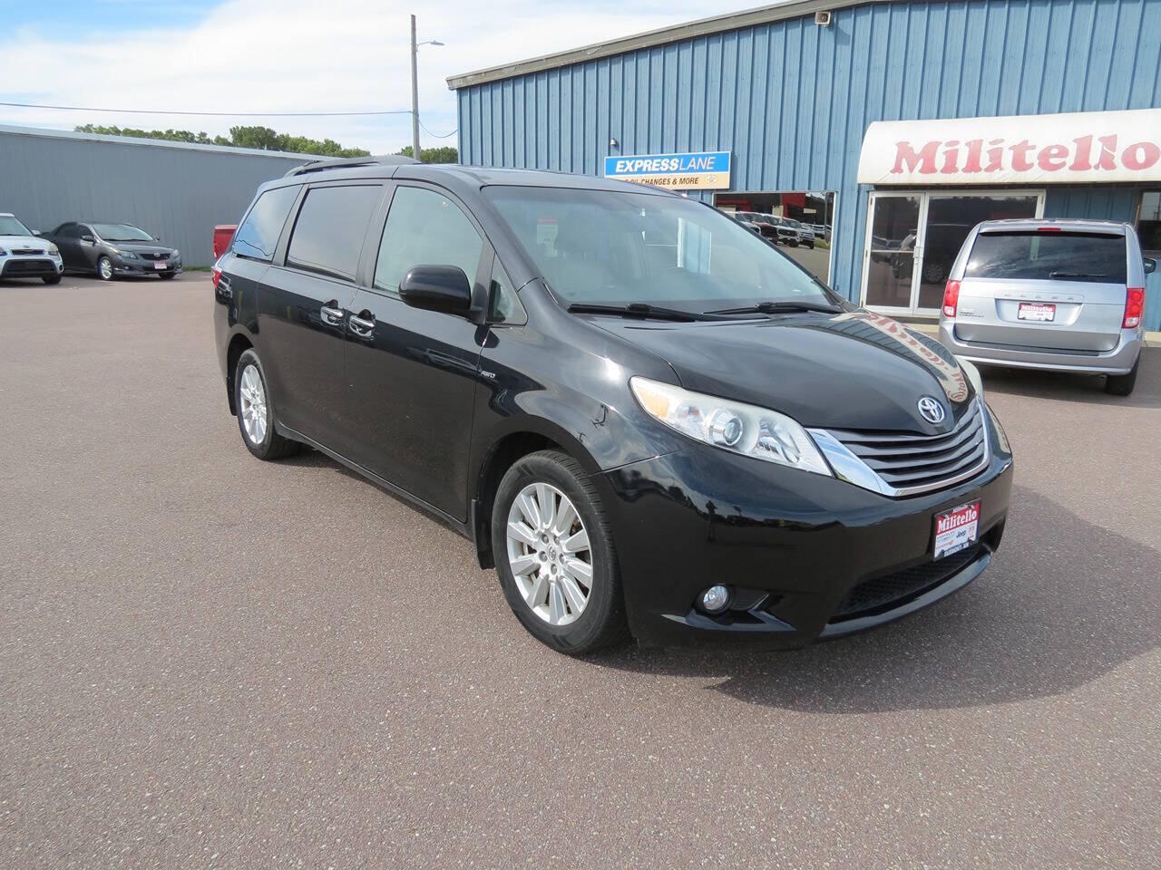 Used 2017 Toyota Sienna XLE Premium with VIN 5TDDZ3DC1HS154271 for sale in Fairmont, Minnesota
